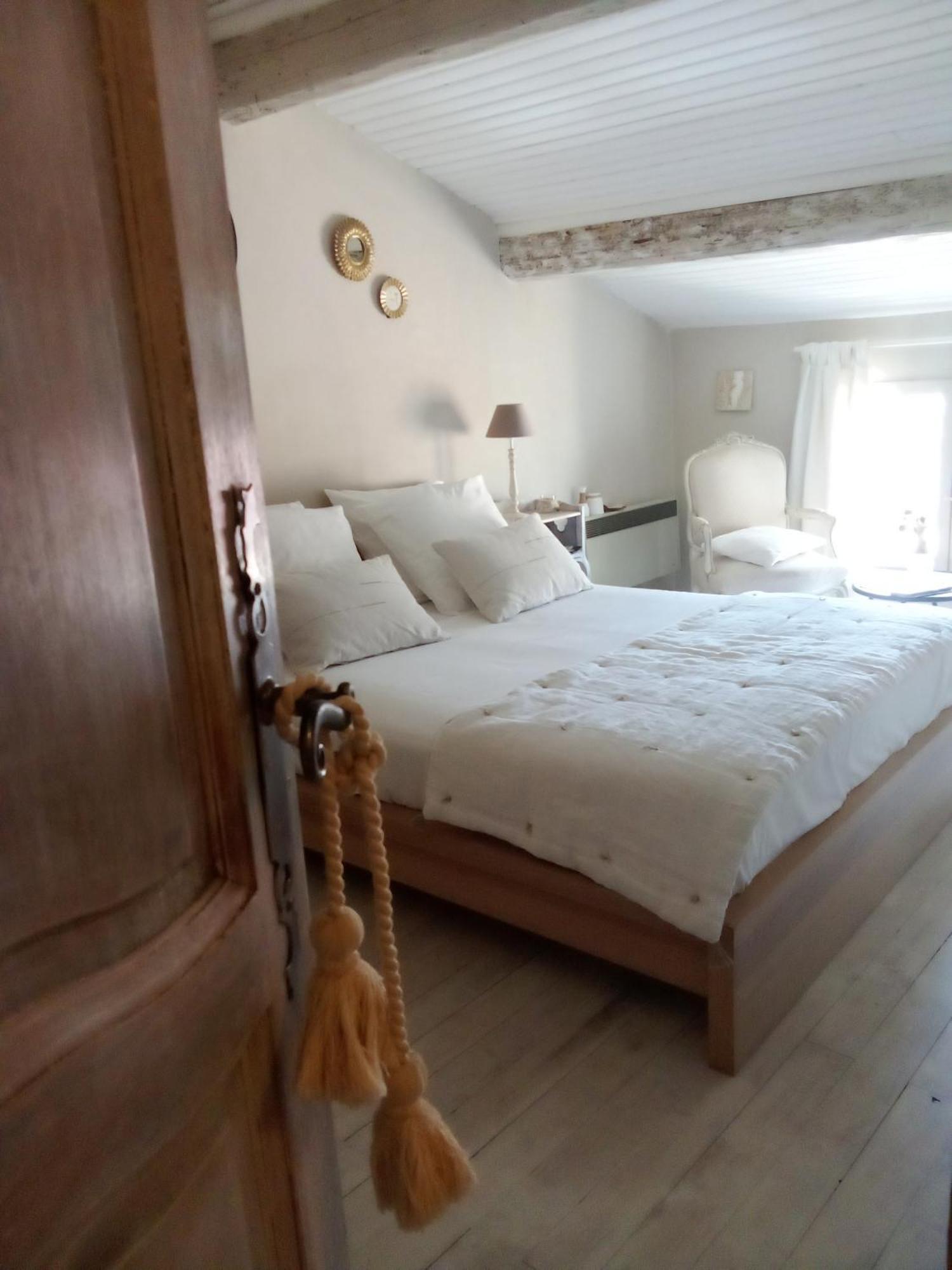 La Maison Perchee Aigues-Mortes Rum bild