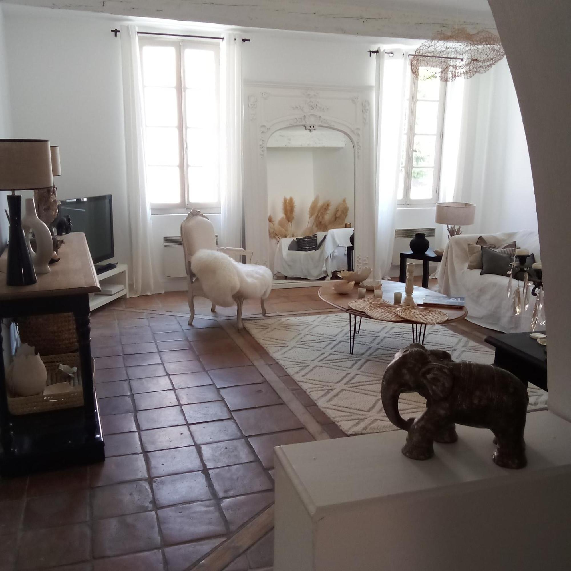 La Maison Perchee Aigues-Mortes Rum bild